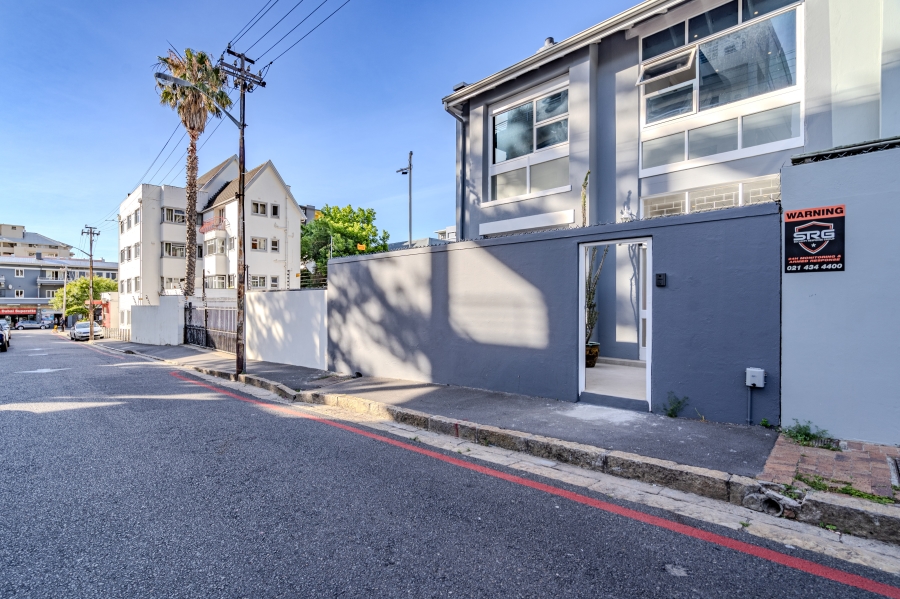 3 Bedroom Property for Sale in Sea Point Western Cape